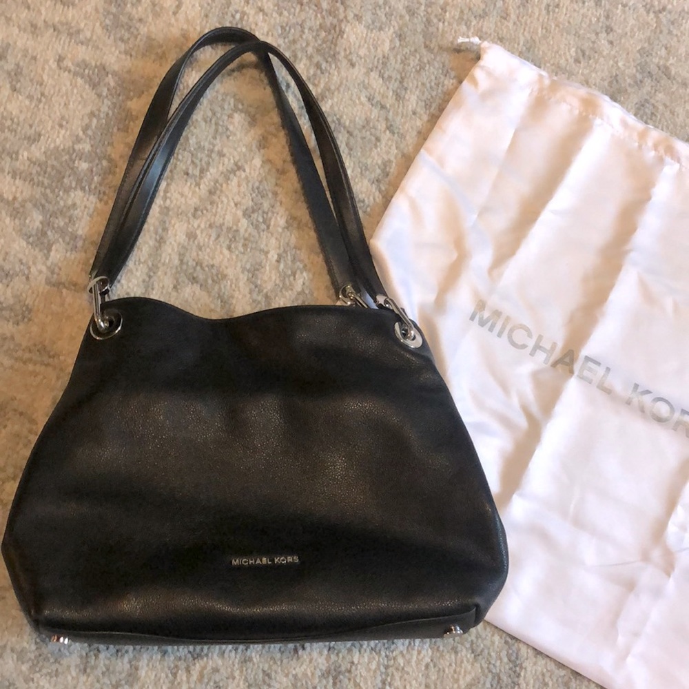 MICHAEL KORS GORGEOUS BLACK PEBBLED LEATHER TRIPLE COMPARTMENT PURSE W/DUSTBAG